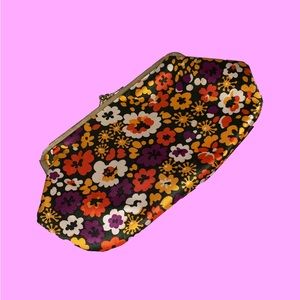 Vintage Floral Clutch 🍁🍂🌸